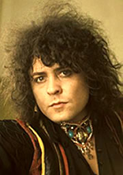 Marc Bolan 佩戴精美的宝石项链