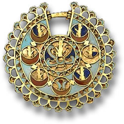 红玉髓、绿松石和青金石镶嵌金耳环
