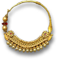 印度珍珠和红宝石鼻环