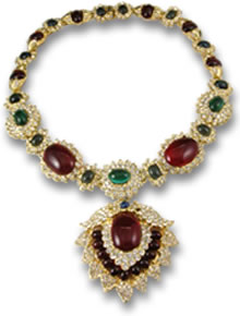 杰基·肯尼迪·奥纳西斯的彩色宝石凸圆形项链