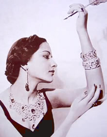 Sita Devi 佩戴精美的珠宝