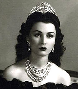 法兹亚公主 (Princess Fawzia) 佩戴钻石和铂金首饰
