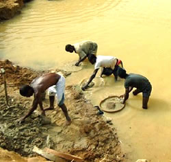 塞拉利昂的宝石冲积矿开采