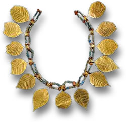 Carnelian, Lapis Lazuli and Gold Pendant Necklace from the Tombs of Ur