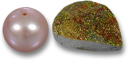 粉红珍珠和彩虹黄铁矿宝石