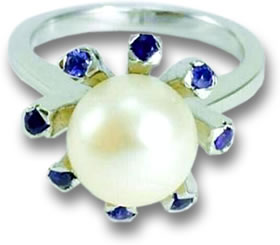 银、珍珠和蓝宝石戒指