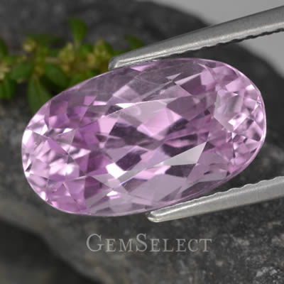 紫粉色紫锂辉石宝石