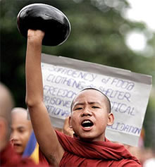 缅甸僧侣拒绝施舍！