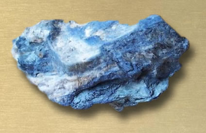 马达加斯加的 Dumortierite 原石