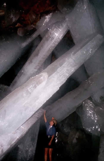 来自墨西哥的亚硒酸盐巨晶 Selenite Megacrystals from Mexico