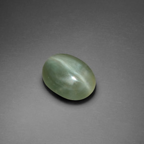 2.21克拉天然绿色Actinolite Cat's Eye，椭圆形切割，10.1×8毫米，透明