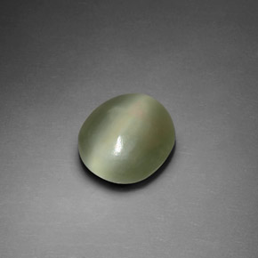 2.33克拉天然绿色Actinolite Cat's Eye，椭圆形切割，10×8.9毫米，透明