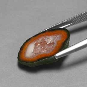 8.24克拉天然玛瑙晶洞，异形，不透明