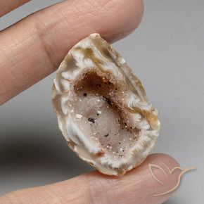 57.88克拉天然玛瑙晶洞，花式切割，不透明