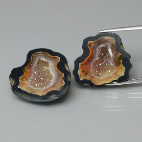 天然多色玛瑙晶洞，异形，22.6×21.3毫米，不透明