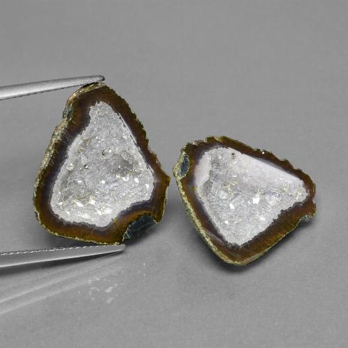 19.60天然多色玛瑙晶洞，异形，19×17.1毫米，不透明
