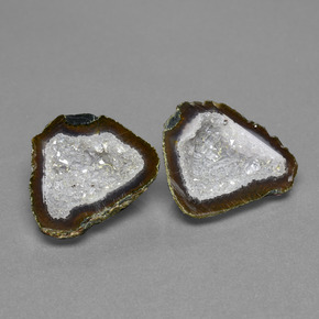 19.60天然多色玛瑙晶洞，异形，19×17.1毫米，不透明