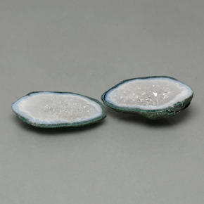 16.64天然多色玛瑙晶洞，异形，22.4×13.3毫米，不透明
