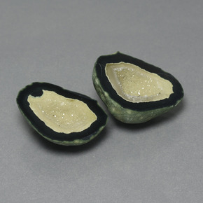 32.85克拉天然玛瑙晶洞，异形，不透明