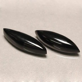 天然黑色玛瑙，马眼形，16.6×5毫米，不透明