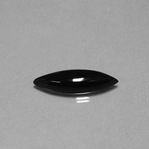 1.69克拉天然黑色玛瑙，马眼形，16.4×4.9毫米，不透明