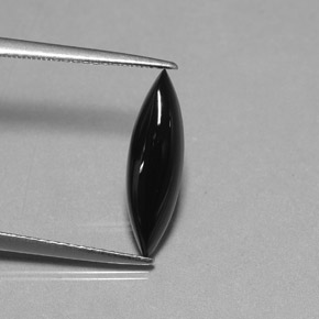 1.69克拉天然黑色玛瑙，马眼形，16.4×4.9毫米，不透明