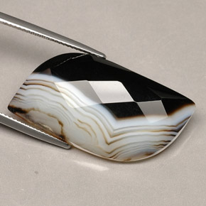 27.84克拉天然玛瑙，异形，不透明