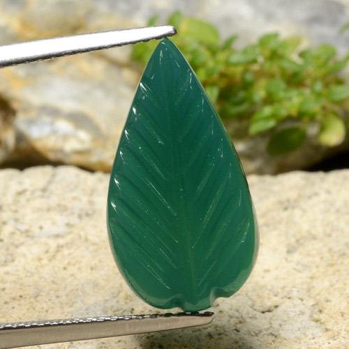 4.79克拉天然绿色玛瑙，花形切工，17.8×9.7毫米，半透明