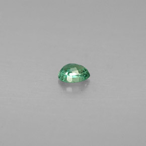 0.15克拉天然多色亚历山大石，梨形，3.6×2.6毫米，VS