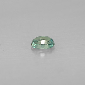 0.17克拉天然多色亚历山大石，椭圆形切割，3.8×2.9毫米，VS