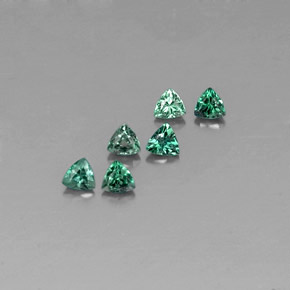 天然多色亚历山大石，三角形，3.2×3.1毫米，VS