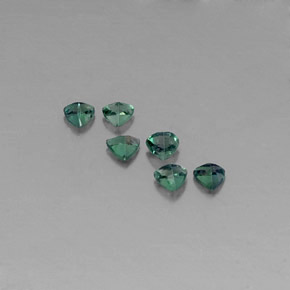 天然多色亚历山大石，三角形，3.2×3.1毫米，VS