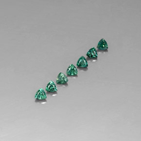 天然多色亚历山大石，三角形，3.2×3.1毫米，VS