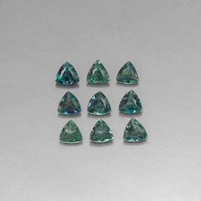 天然多色亚历山大石，三角形，3.2×3.1毫米，VS