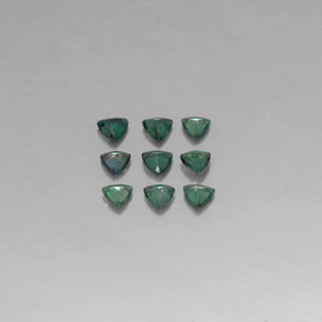 天然多色亚历山大石，三角形，3.2×3.1毫米，VS