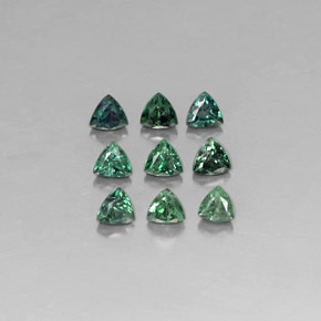 天然多色亚历山大石，三角形，3.2×3.1毫米，VS