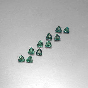 天然变色亚历山大石，三角形，3.2×3.1毫米，VS
