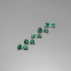 天然多色亚历山大石，三角形，3.1×3.1毫米，VS
