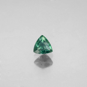 0.32克拉天然多色亚历山大石，三角形，4.1×4.1毫米，VS-SI