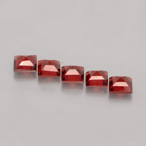 天然红色铁铝榴石，方形，4.2×4.2毫米，VVS-VS