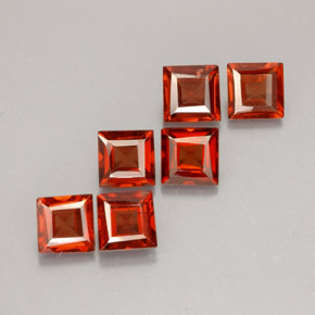 天然红色铁铝榴石，方形，4.2×4.1毫米，VVS-VS