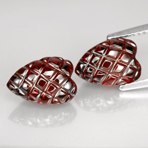 克拉天然铁铝榴石石榴石，心形，半透明