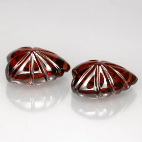 克拉天然铁铝榴石石榴石，心形，半透明