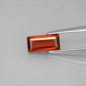 0.93克拉天然铁铝榴石石榴石，狭长方形，VS