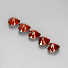 克拉天然铁铝榴石石榴石，心形，VS