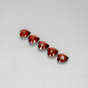 天然红色铁铝榴石，心形，5×4.9毫米，VS
