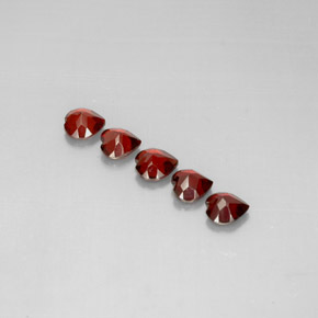 天然红色铁铝榴石，心形，5.1×5.1毫米，VS