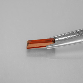 0.71克拉天然铁铝榴石石榴石，狭长方形，VS