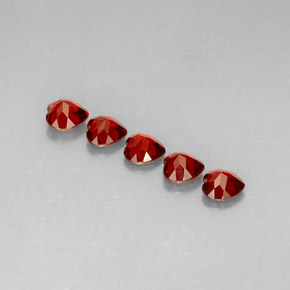 天然红色铁铝榴石，心形，4.8×4.7毫米，VVS-VS