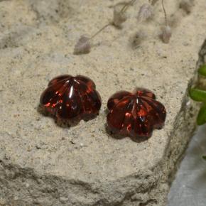 3.47天然红色铁铝榴石，花形切工，7.2×7毫米，半透明